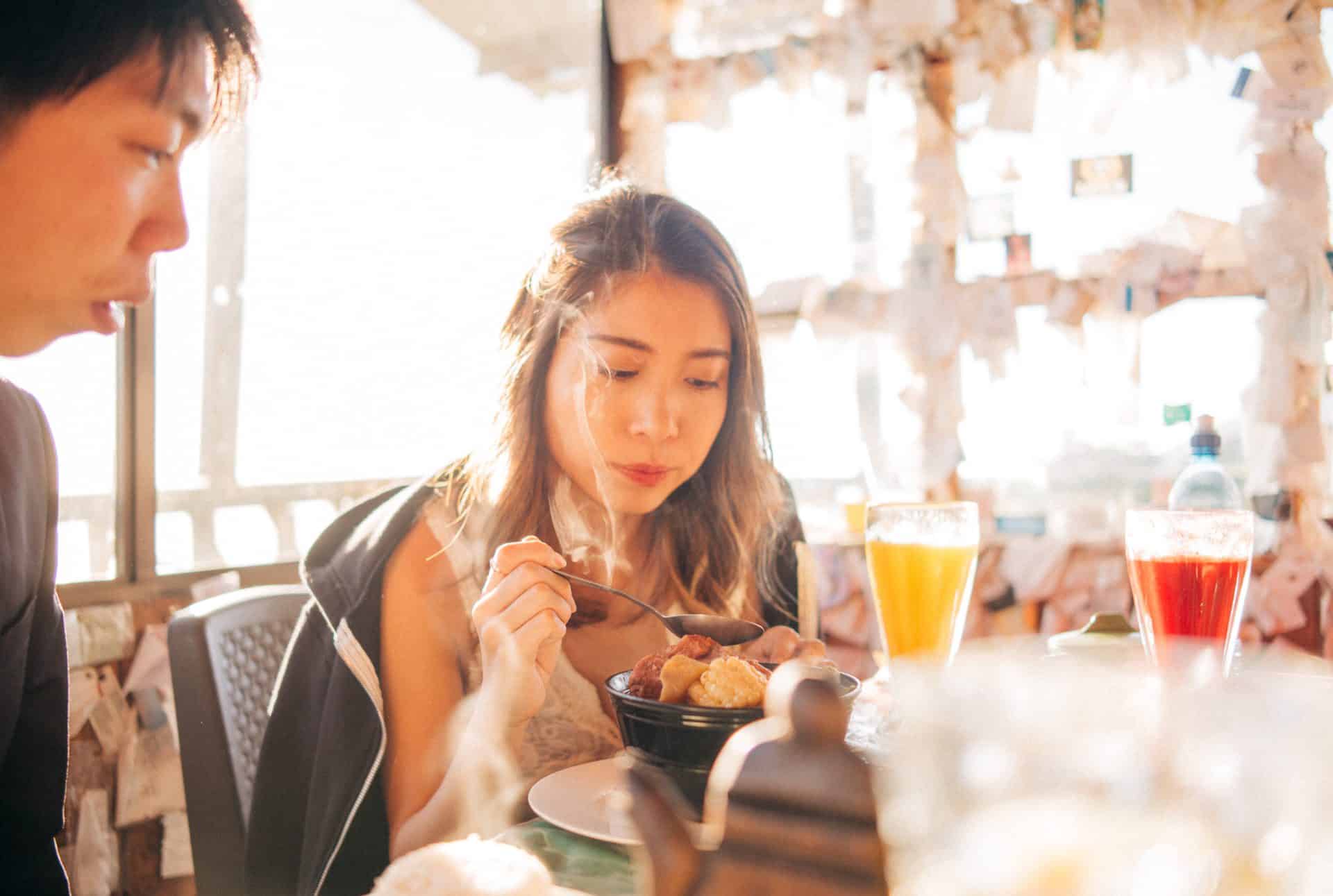 couple eating local costa rican food during their wedding