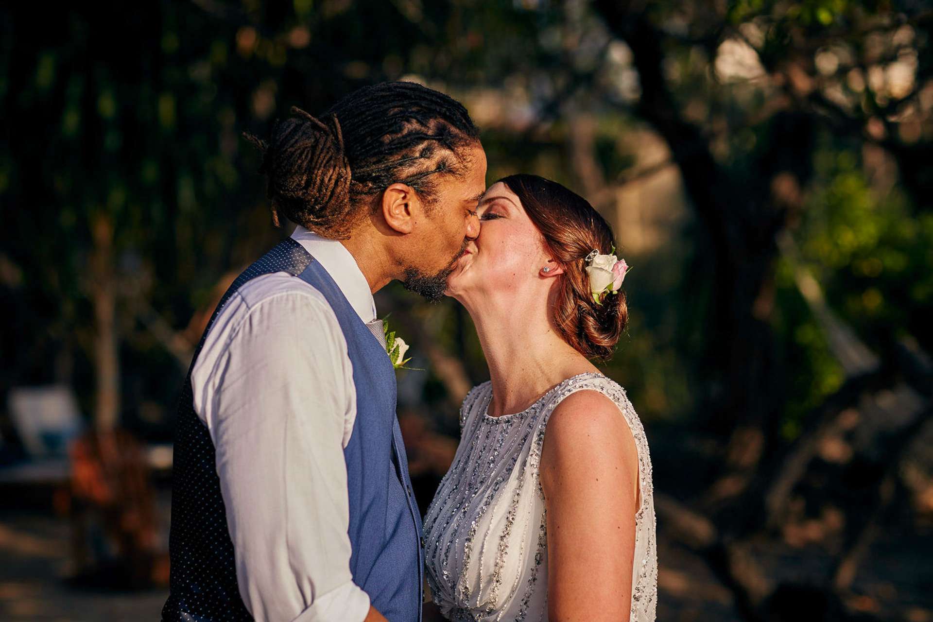 couple kissing in beach Costa rica wedding