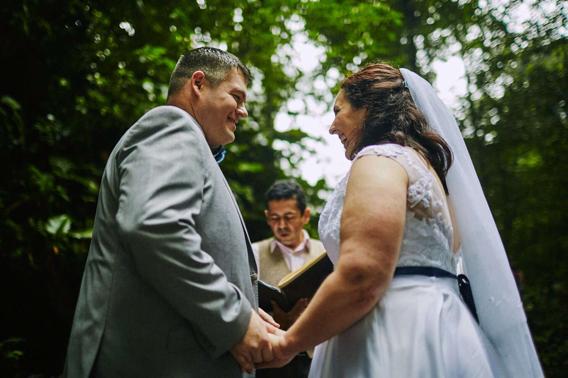 real couple getting married in<br />
la fortuna waterfall costa rica