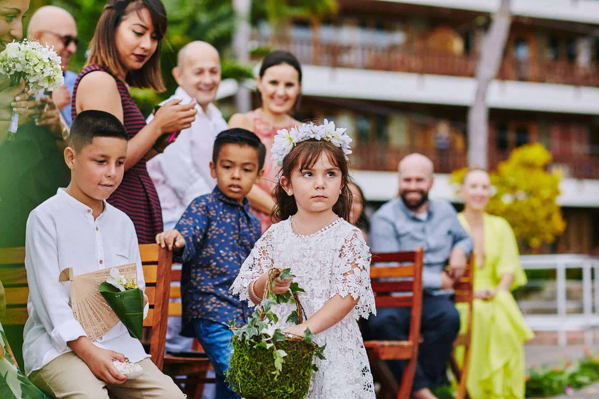 Couple getting married in manuel antonio