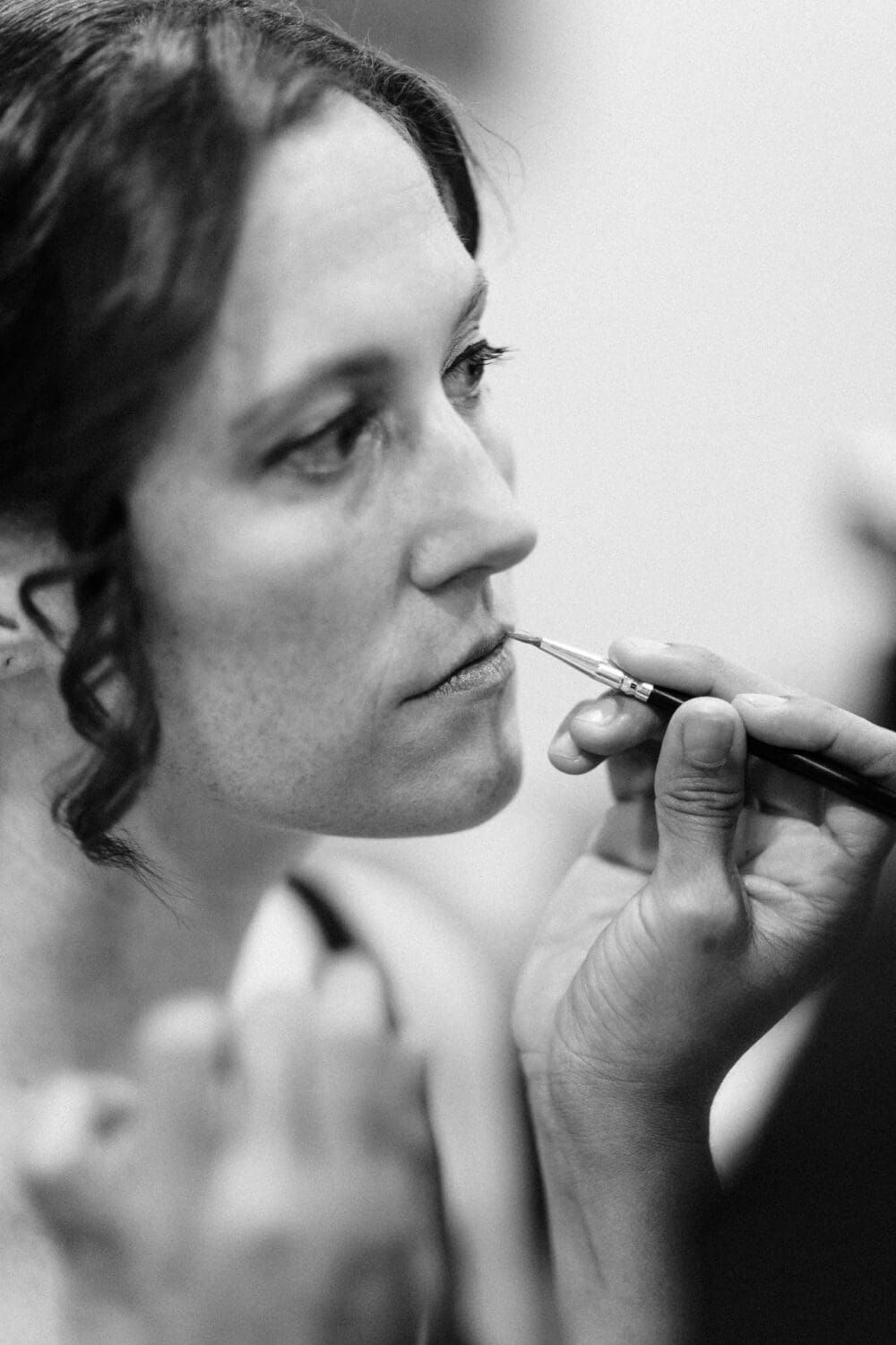 bride gettign ready at el mangroove hotel captured by Papagayo-wedding-photographer