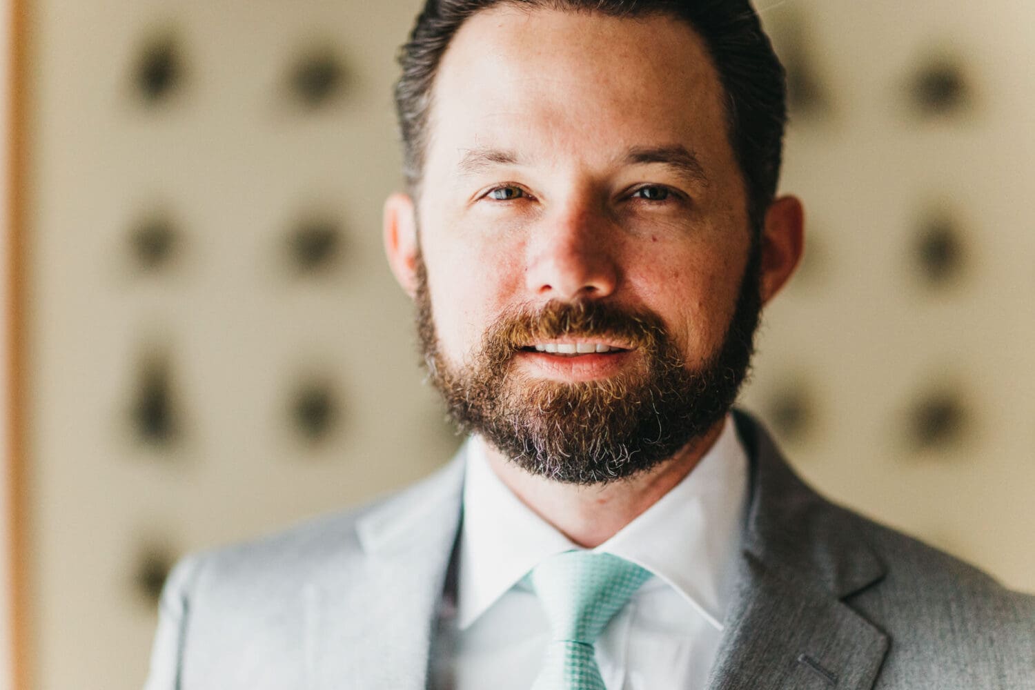 portrait of the groom by Papagayo-wedding-photographer
