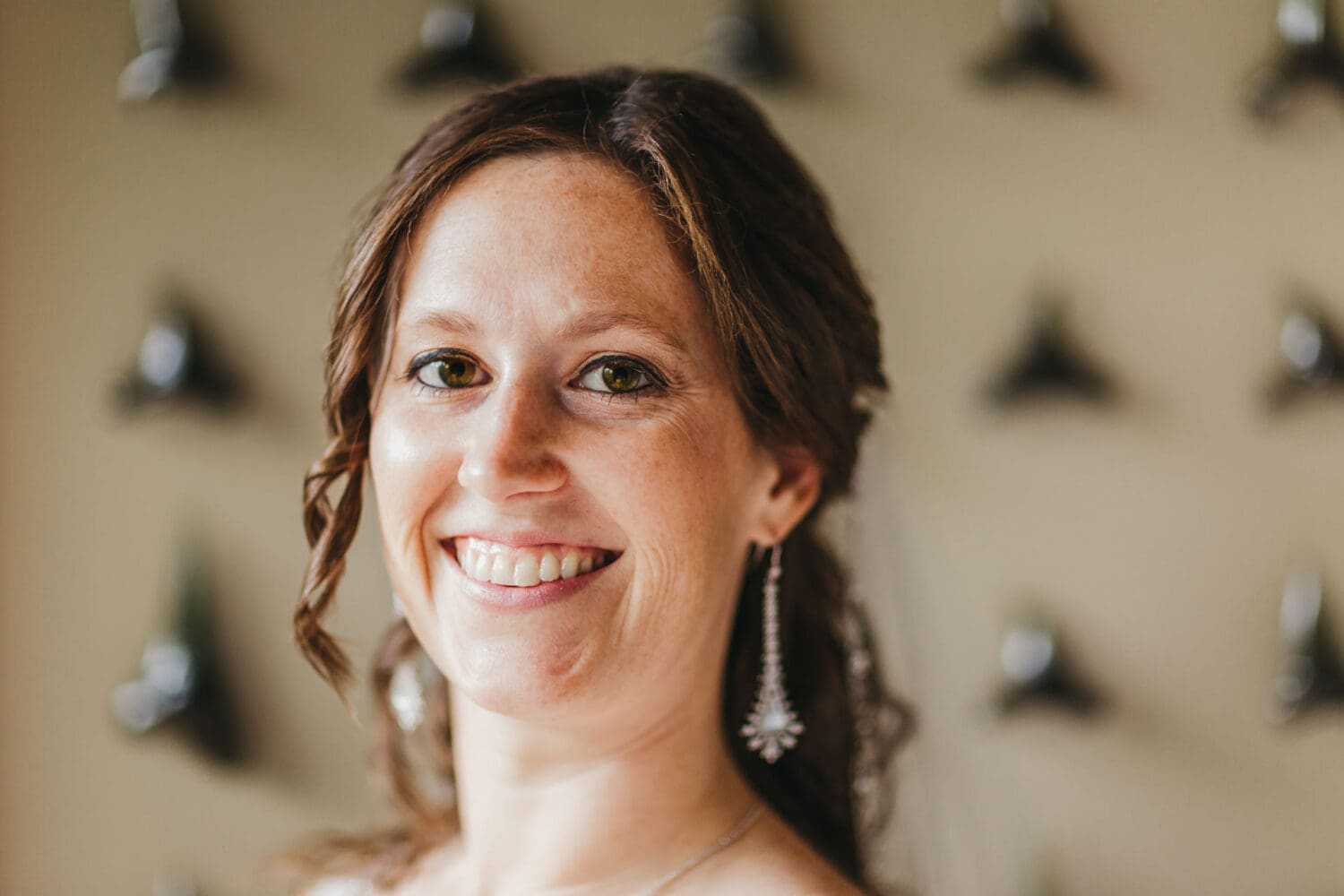 portrait of the bride by Papagayo-wedding-photographer