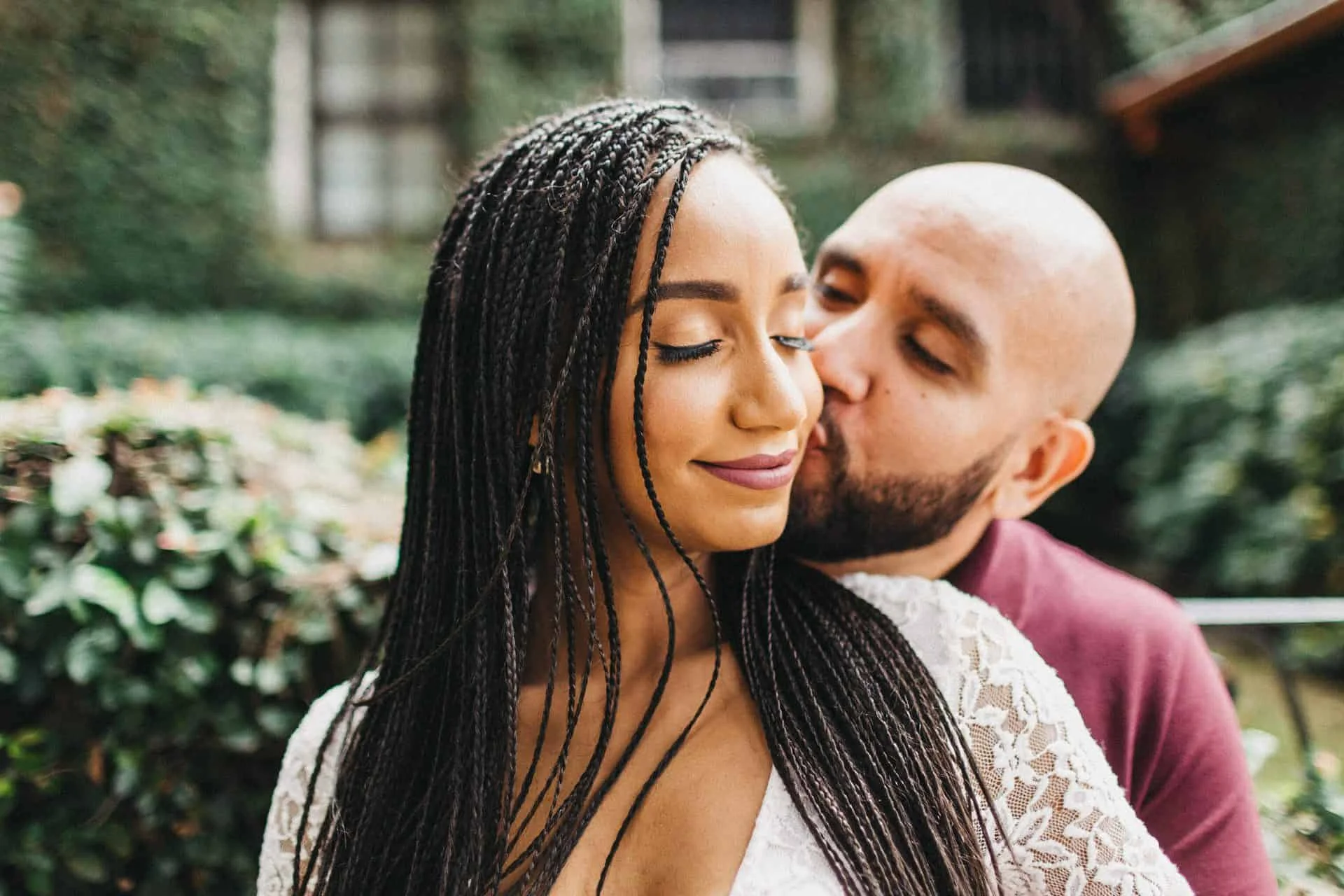 Couple enjoying a romantic engagement session in a historic neighborhood of San José, Costa Rica, surrounded by colorful colonial architecture