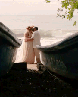 A couple kissing on the Caribbean coast during their Costa Rica elopement